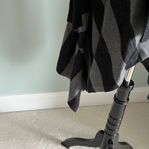 BCBGeneration Black/Gray Contrast Open Front Striped Asymmetrical Cardigan M/L - Picture 6 of 9